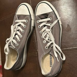 Converse women’s 9
